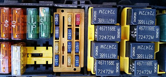 Autosicherungen – was bedeuten die Farben?